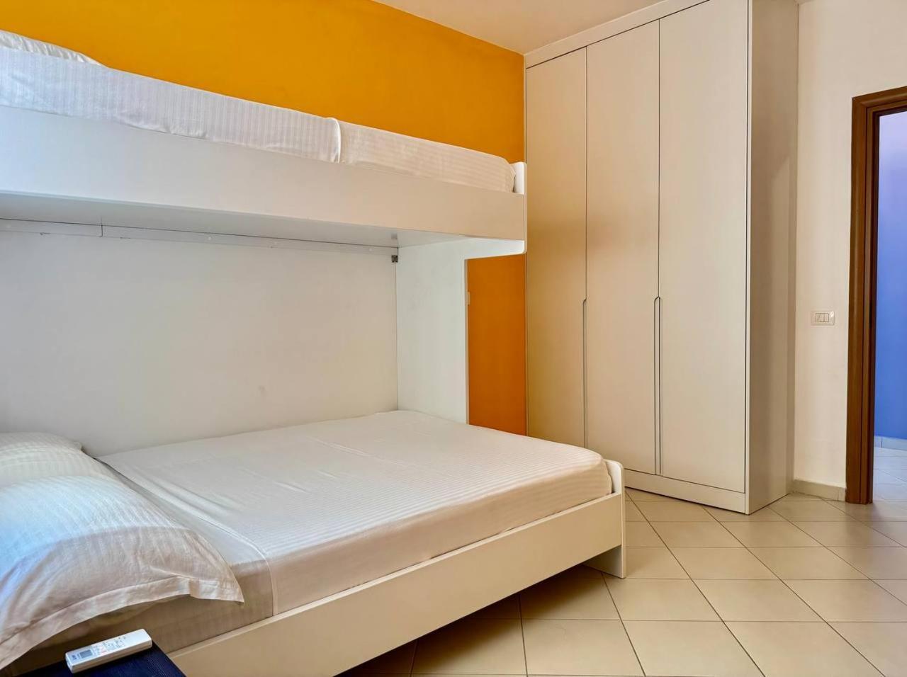 Colorful Sea View Apartment Saranda Kültér fotó