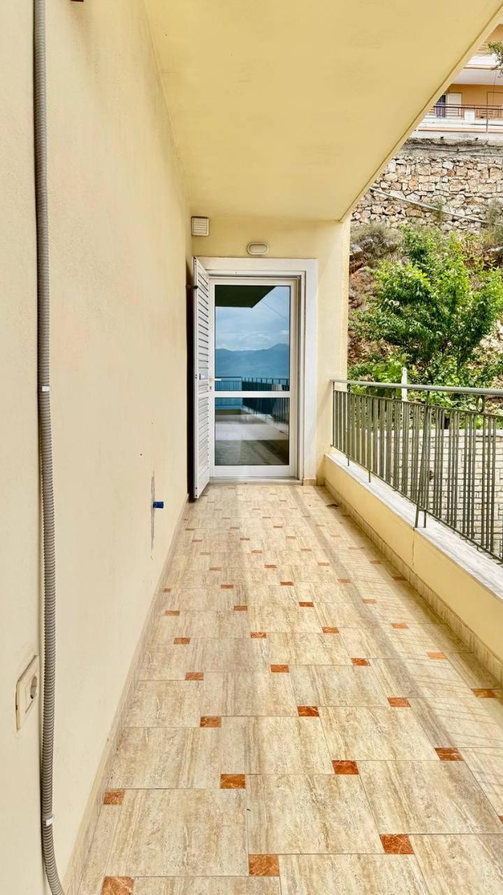 Colorful Sea View Apartment Saranda Kültér fotó