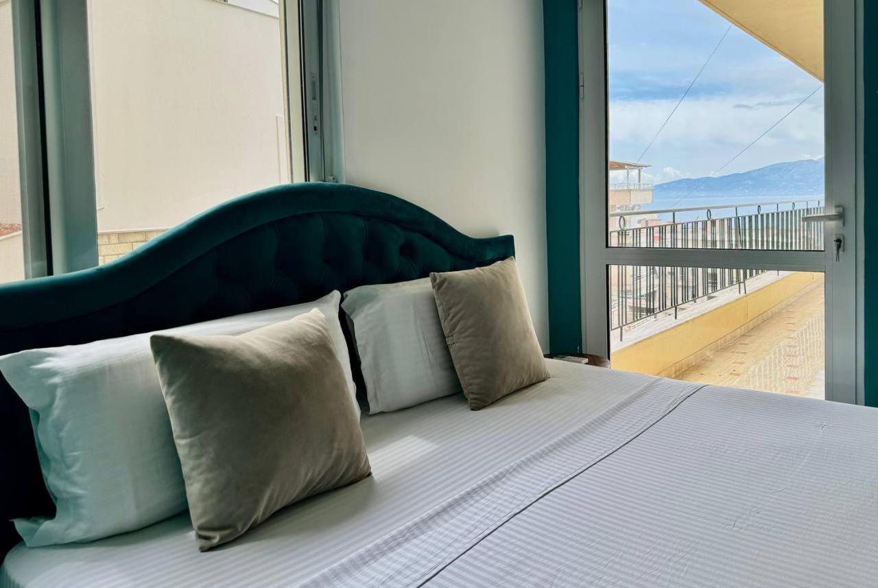 Colorful Sea View Apartment Saranda Kültér fotó