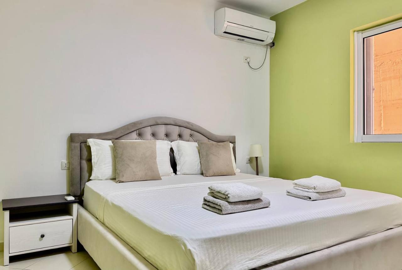 Colorful Sea View Apartment Saranda Kültér fotó